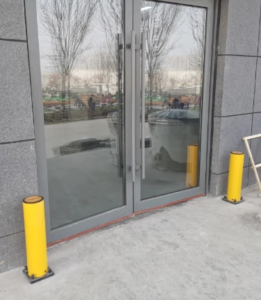 Heavy Duty Plastic Safety Bollards angle 4