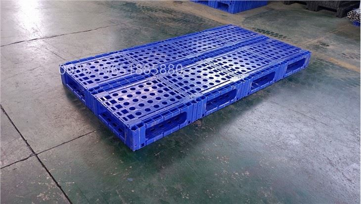 Large Plastic Pallet angle 4