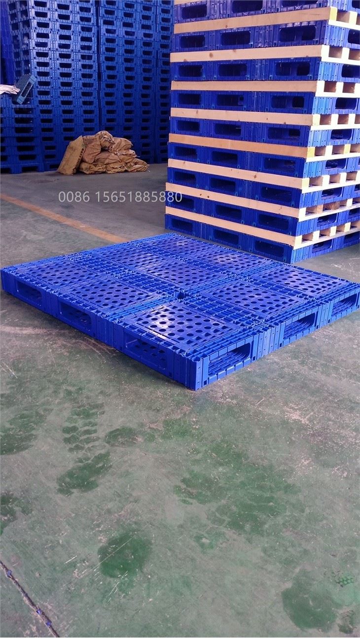 Large Plastic Pallet