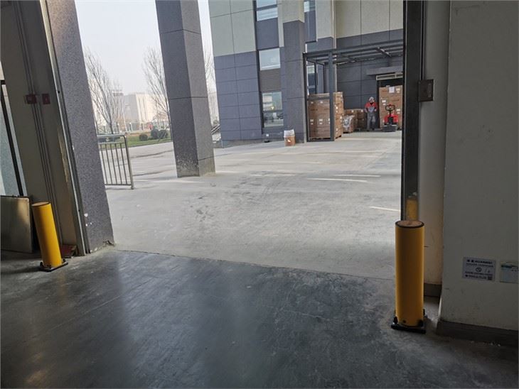 Plastic Safety Bollards angle 3