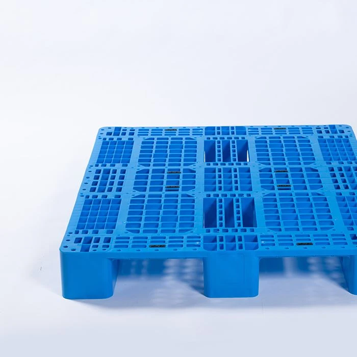 Plastic Shipping Pallets angle 2