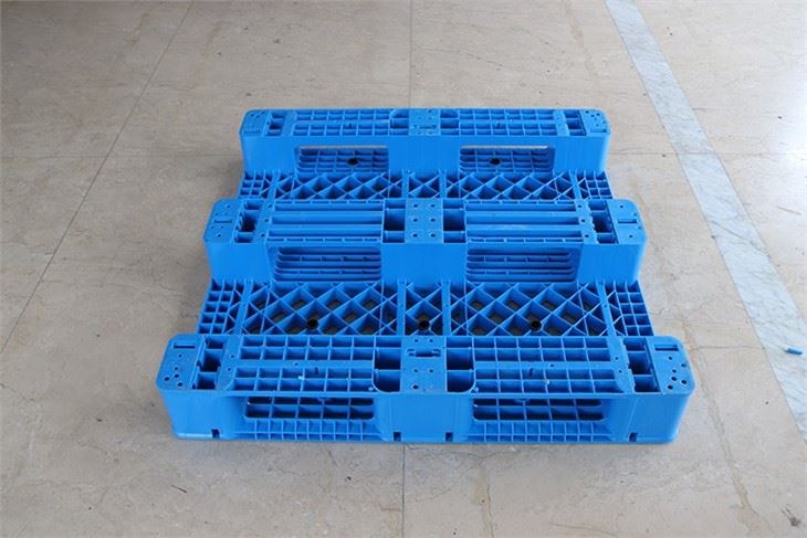 Racking Plastic Pallets angle 2