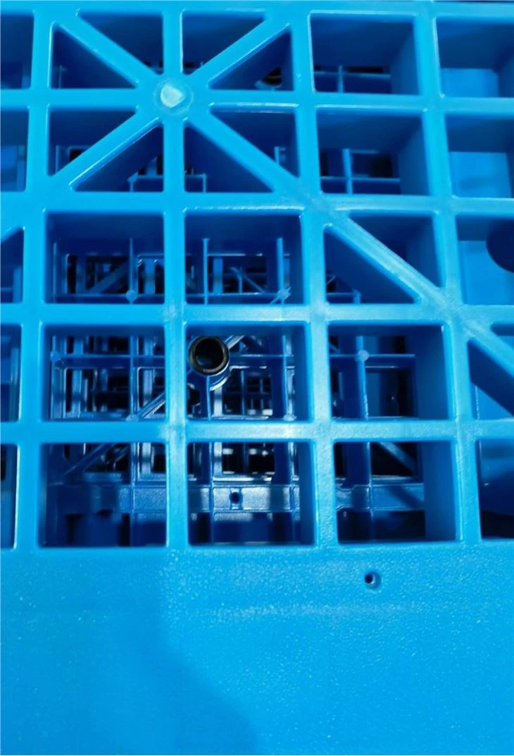 Stackable Plastic Pallets angle 3